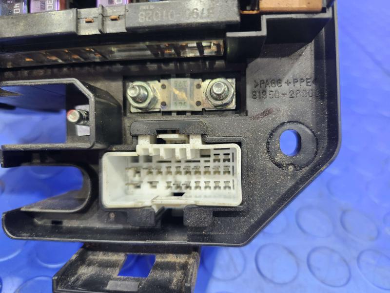 2011 Kia Sorento Engine Fuse Box