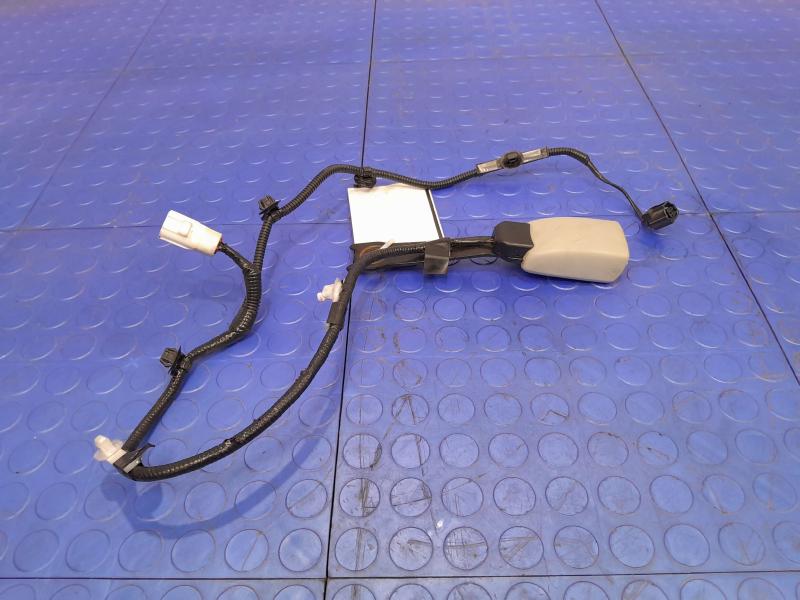 2011 Toyota Prius Front Seat Belt