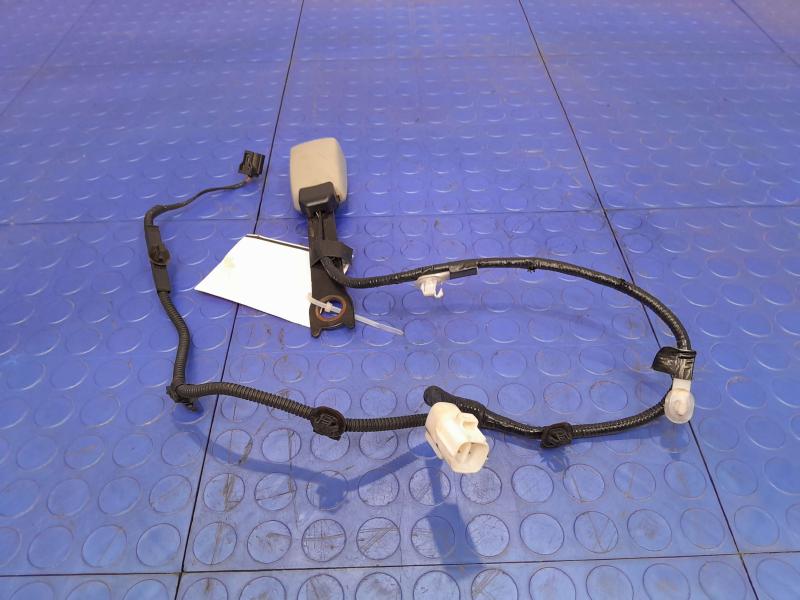2011 Toyota Prius Front Seat Belt