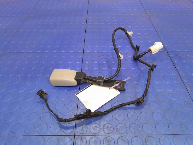 2011 Toyota Prius Front Seat Belt