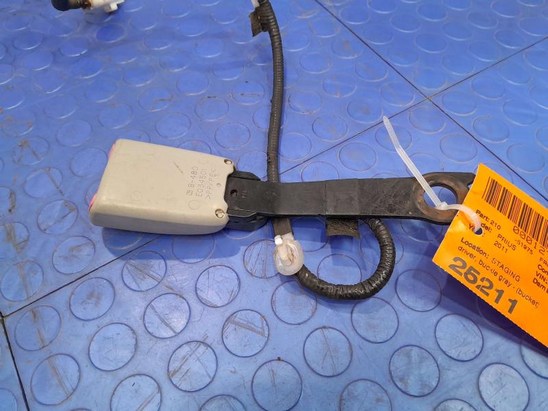 2011 Toyota Prius Front Seat Belt