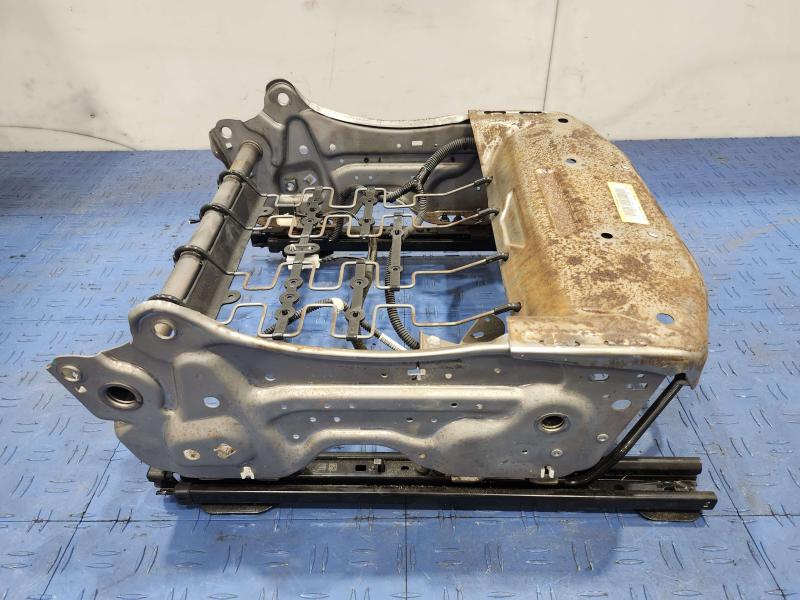 2015 Nissan Rogue Seat Track