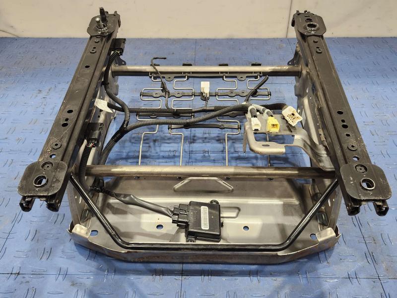 2015 Nissan Rogue Seat Track