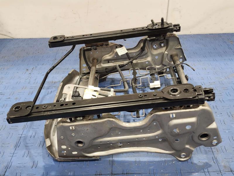 2015 Nissan Rogue Seat Track