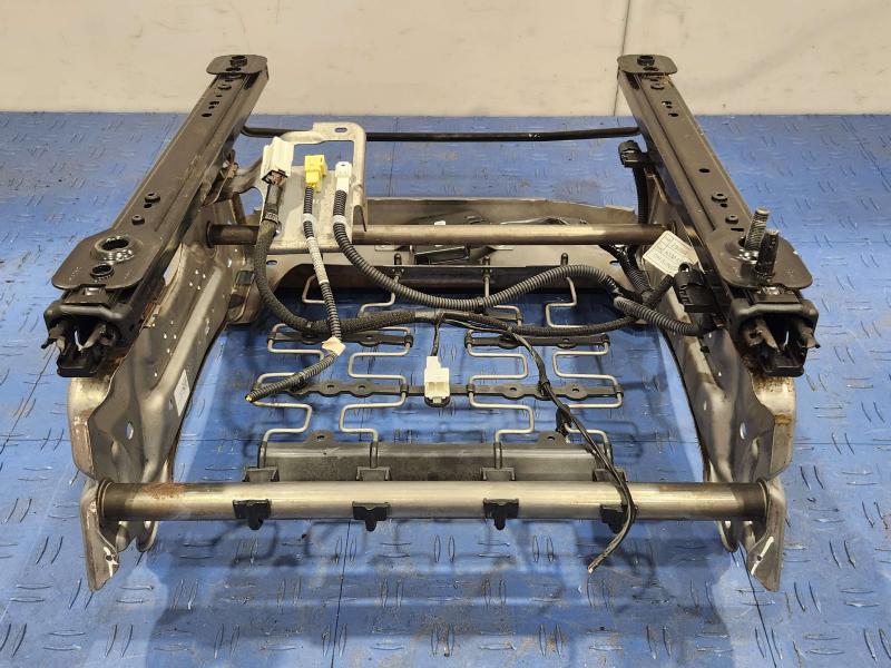 2015 Nissan Rogue Seat Track