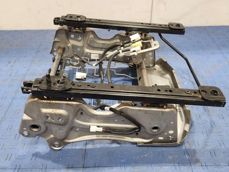 2015 Nissan Rogue Seat Track