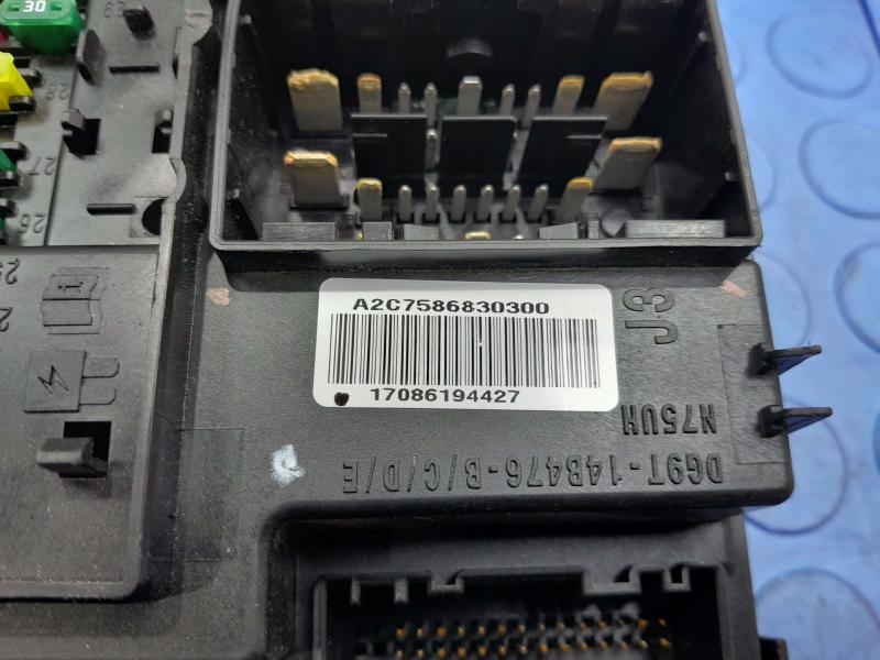 2017 Lincoln Continental Front Smart Junction Fuse Block BCM OEM HU5T15604GDE