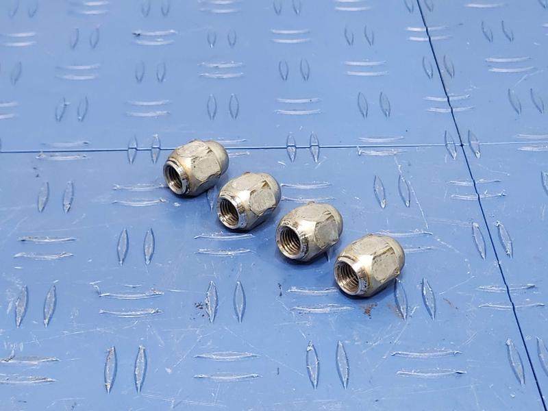 2013 Toyota Yaris Lug Nuts