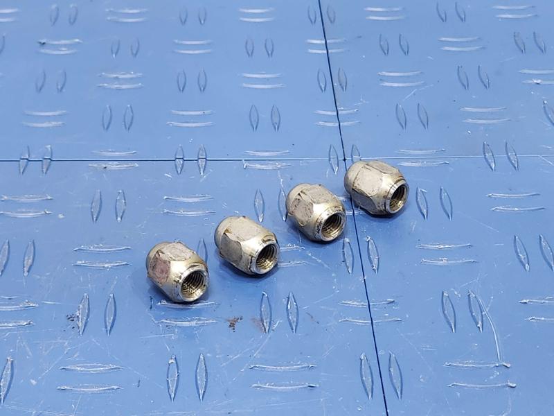 2013 Toyota Yaris Lug Nuts