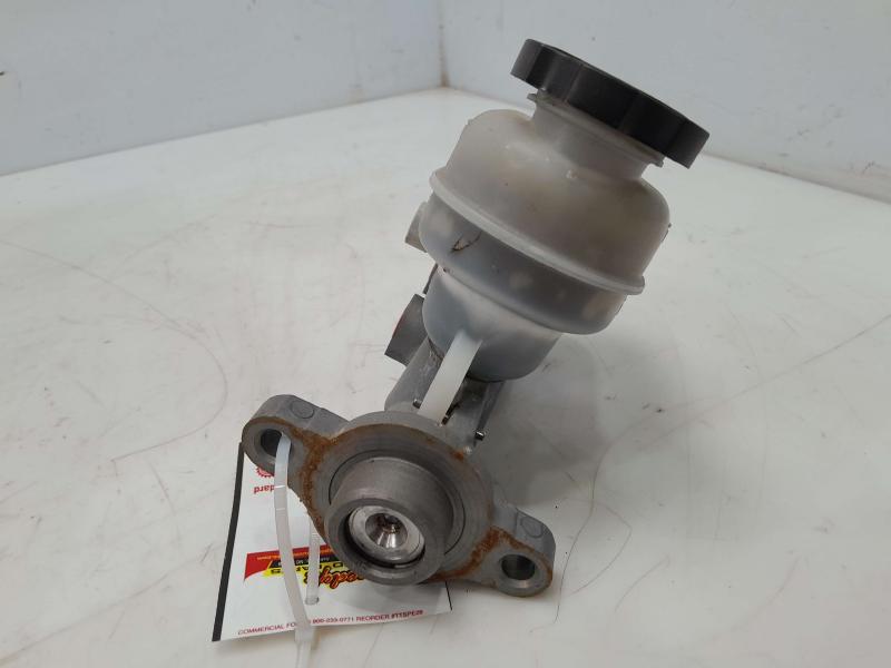 1997 - 2000 Buick Park Avenue Brake Master Cylinder Assembly OEM 18029759