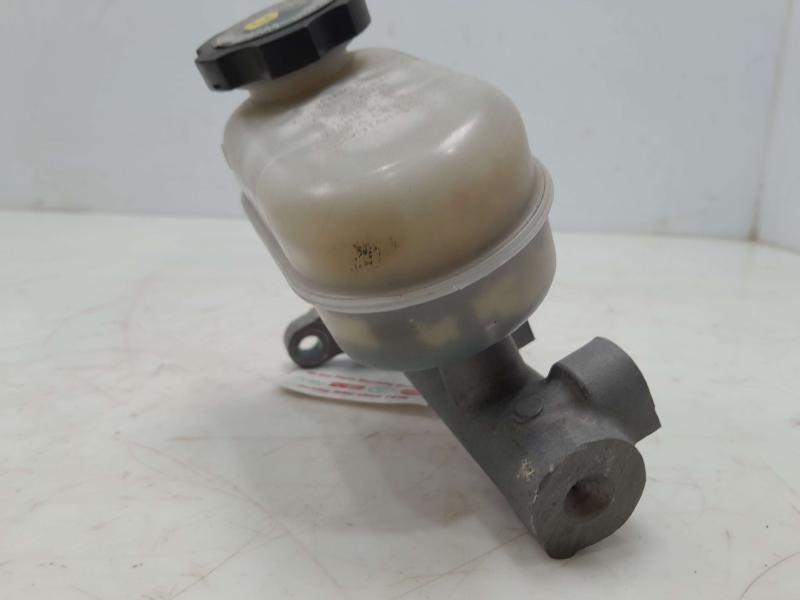 1997 - 2000 Buick Park Avenue Brake Master Cylinder Assembly OEM 18029759
