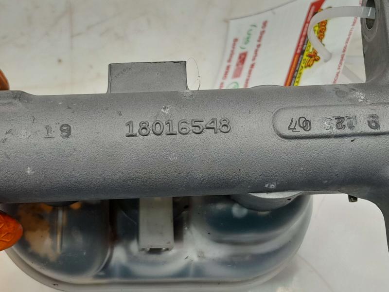 1997 - 2000 Buick Park Avenue Brake Master Cylinder Assembly OEM 18029759