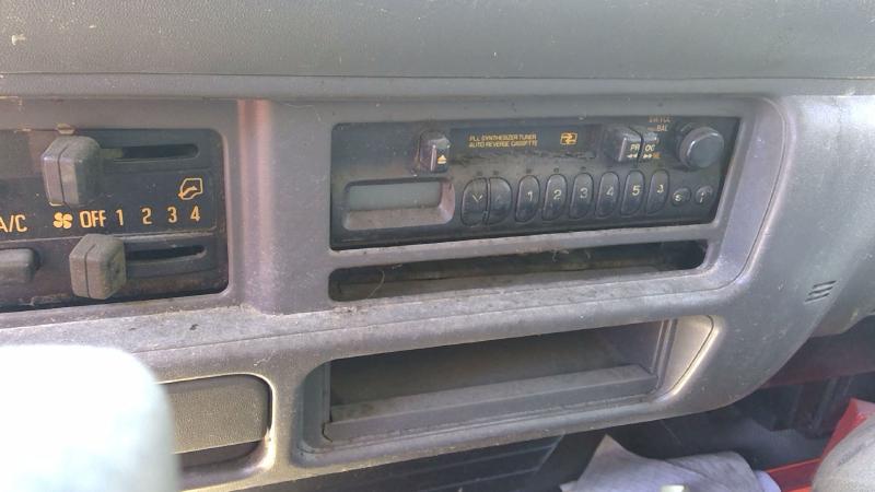 2000 Isuzu NPR Audio & Visual Equip.(Radio)