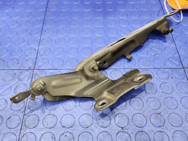 2012 Volvo XC60 Hood Hinge