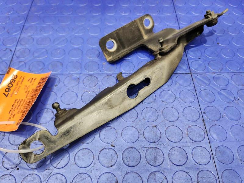 2012 Volvo XC60 Hood Hinge