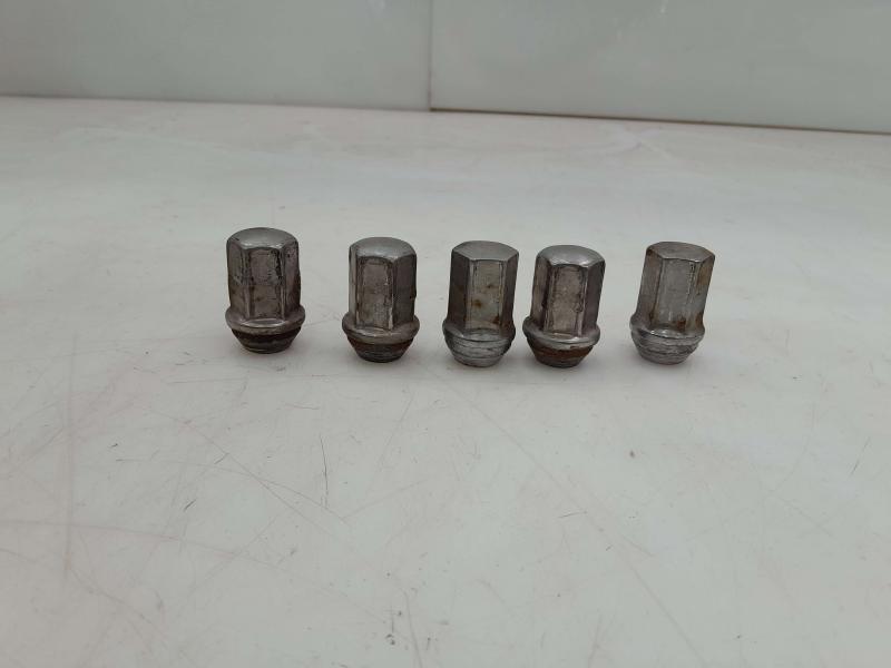 2014 Chevrolet Equinox Lug Nuts