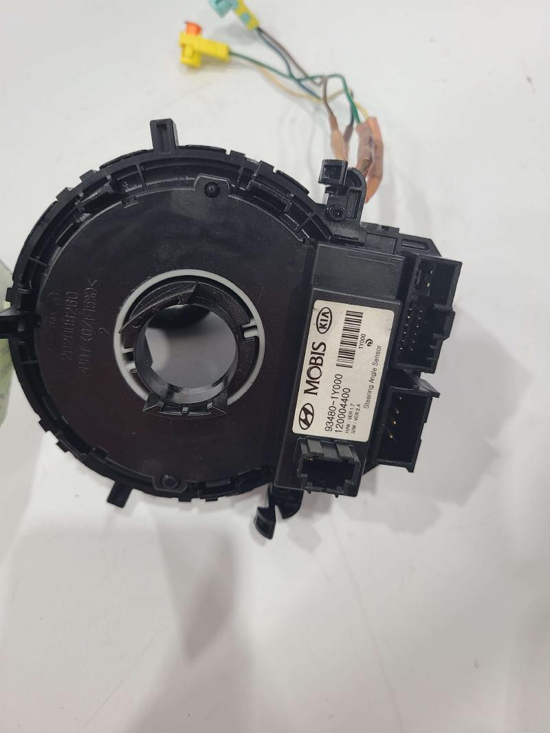 2015 Genesis Genesis Clockspring (Srs)