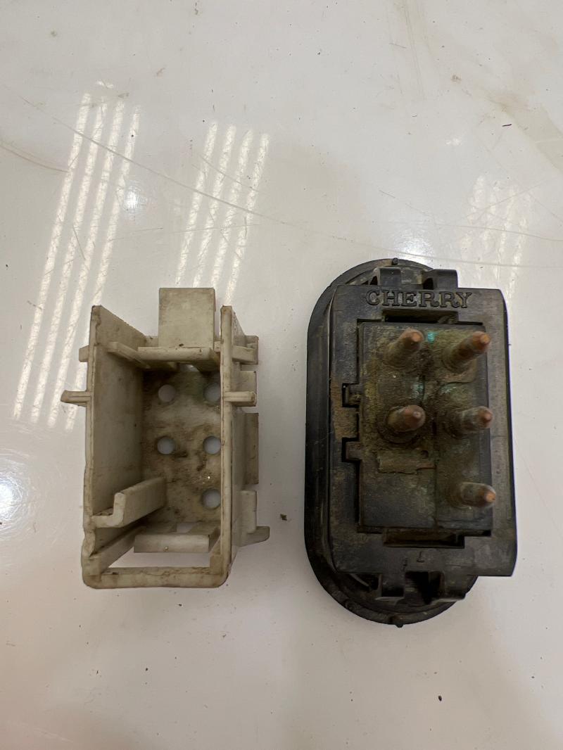 1988-94 Chevy GMC C/K Truck Power Lock Switch Control Button 15646348 OEM