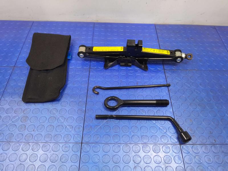 2010-2015 Hyundai Tucson Spare Tire Tools Jack Kit Assembly OEM 91102S100