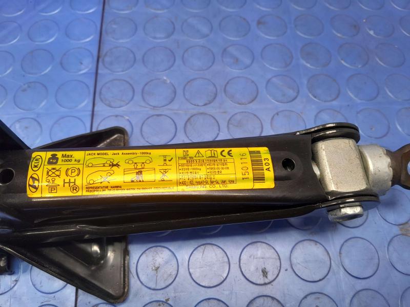 2010-2015 Hyundai Tucson Spare Tire Tools Jack Kit Assembly OEM 91102S100