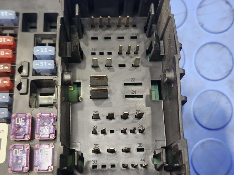 2019 Chevrolet Silverado 3500 Cabin Fuse Box