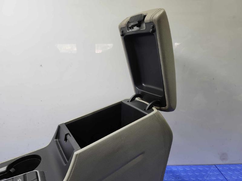 2016 Hyundai Tucson Front Console