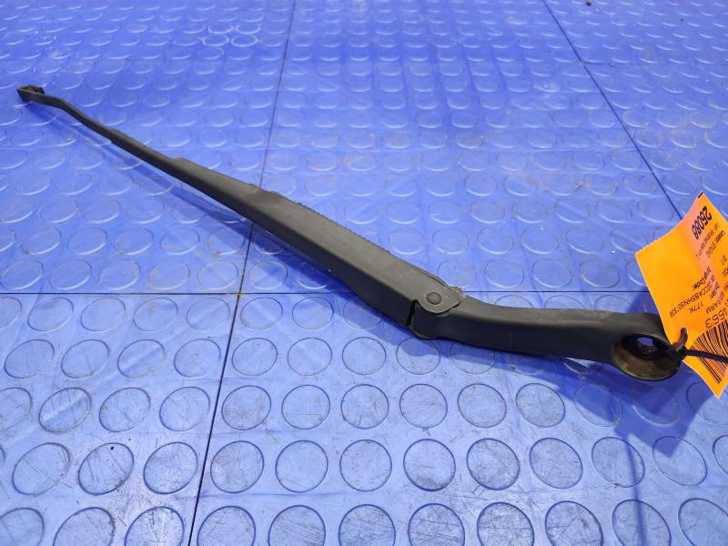 2017 Chrysler 200 Wiper Arm