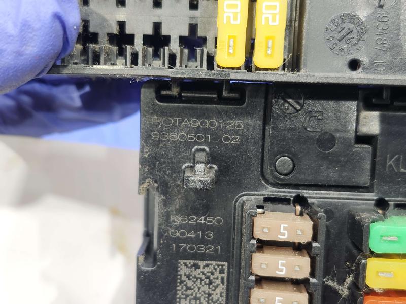 2017 BMW X1 Cabin Fuse Box