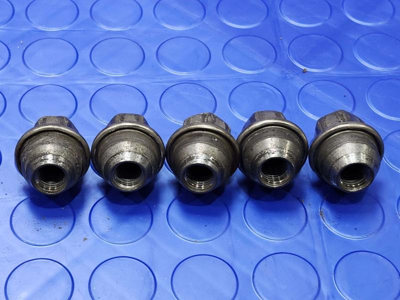 2013 Ford Fusion Lug Nuts