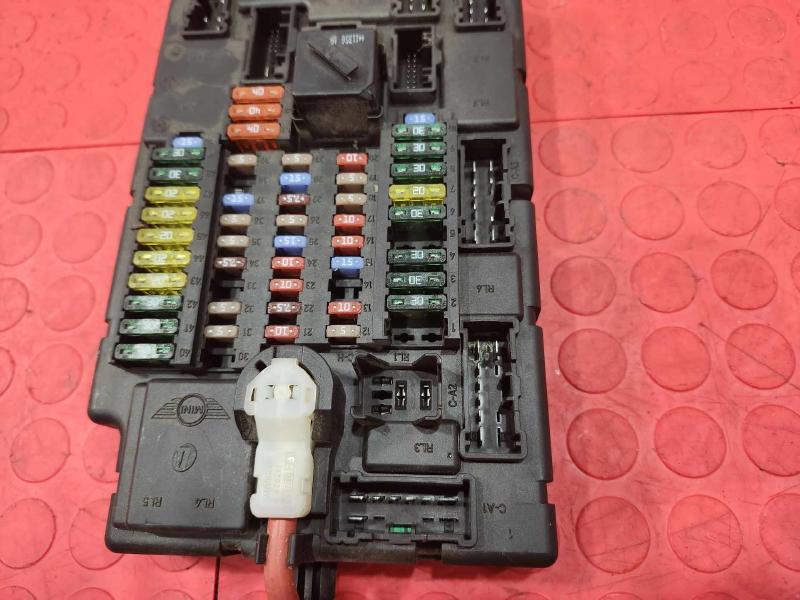 2012 MINI Cooper Countryman Cabin Fuse Box