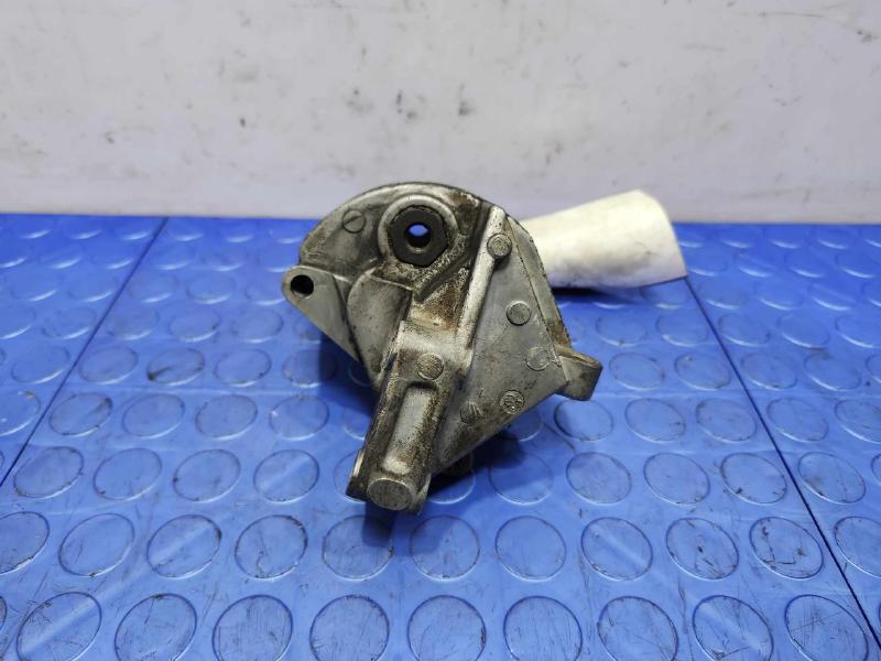 2001 Isuzu Trooper Alternator Bracket