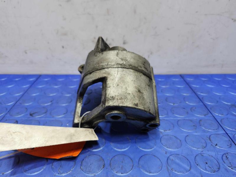 2001 Isuzu Trooper Alternator Bracket
