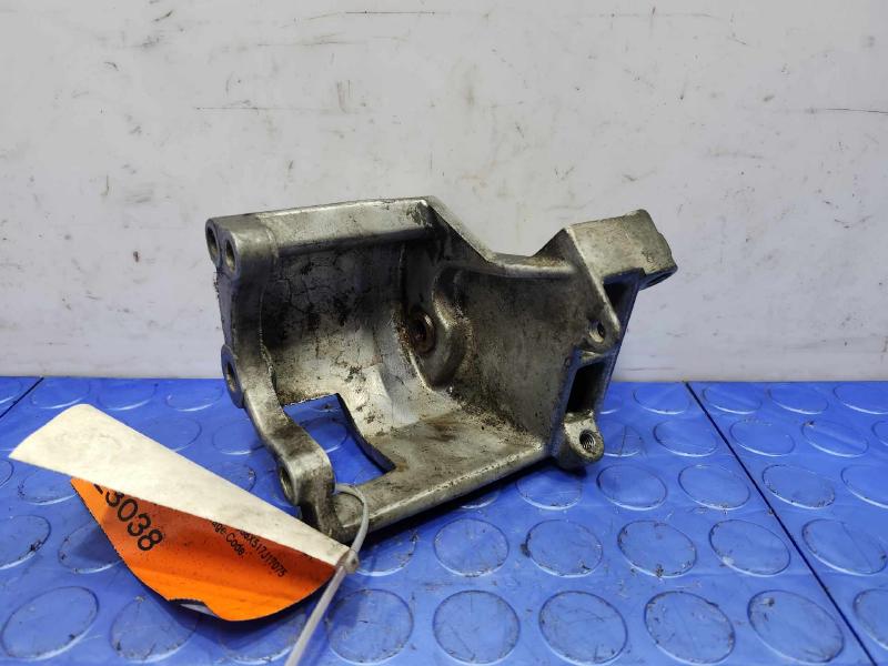 2001 Isuzu Trooper Alternator Bracket