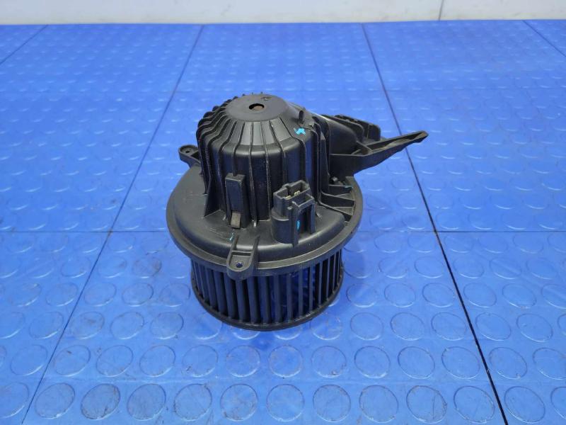 2013 Cadillac Escalade Blower Motor