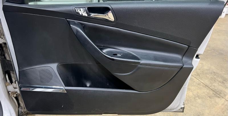 2006 Volkswagen Passat Front Door Trim Panel