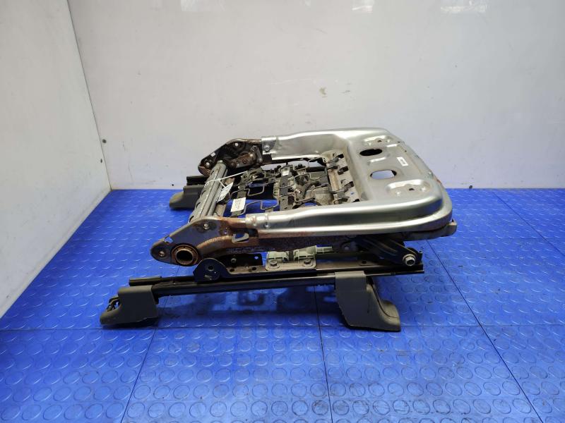 2016 Kia Sedona Seat Track