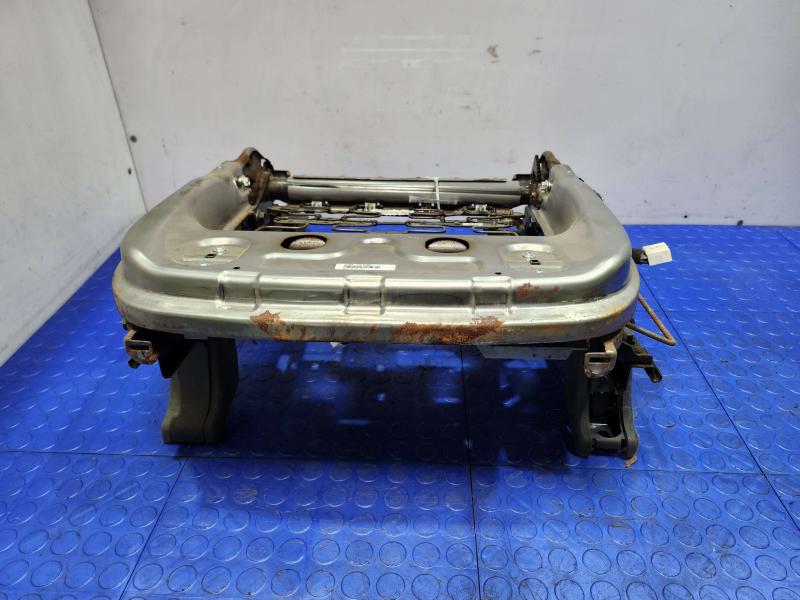 2016 Kia Sedona Seat Track