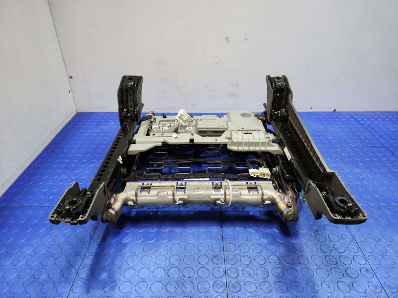2016 Kia Sedona Seat Track