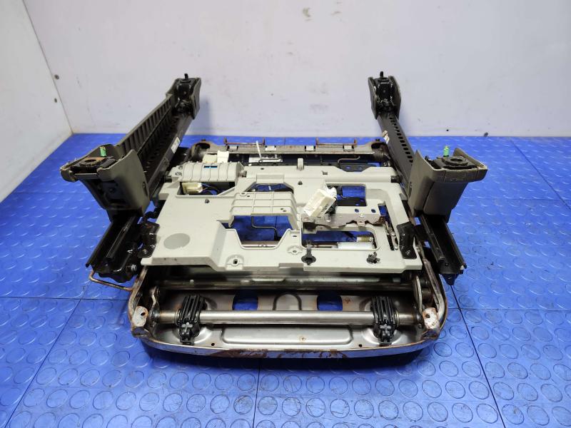 2016 Kia Sedona Seat Track