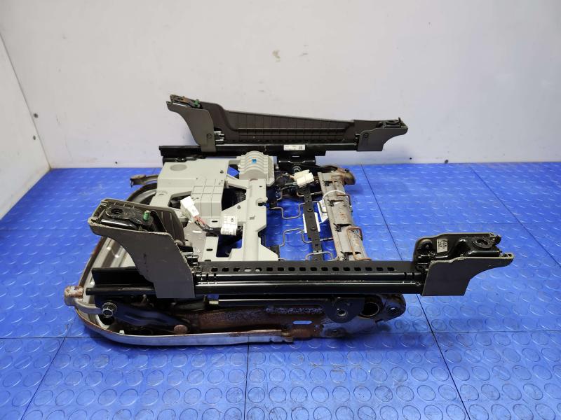 2016 Kia Sedona Seat Track