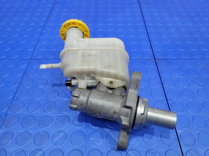 2015-2018 Jeep Cherokee Brake Master Cylinder Assembly Genuine OEM 68211881AD