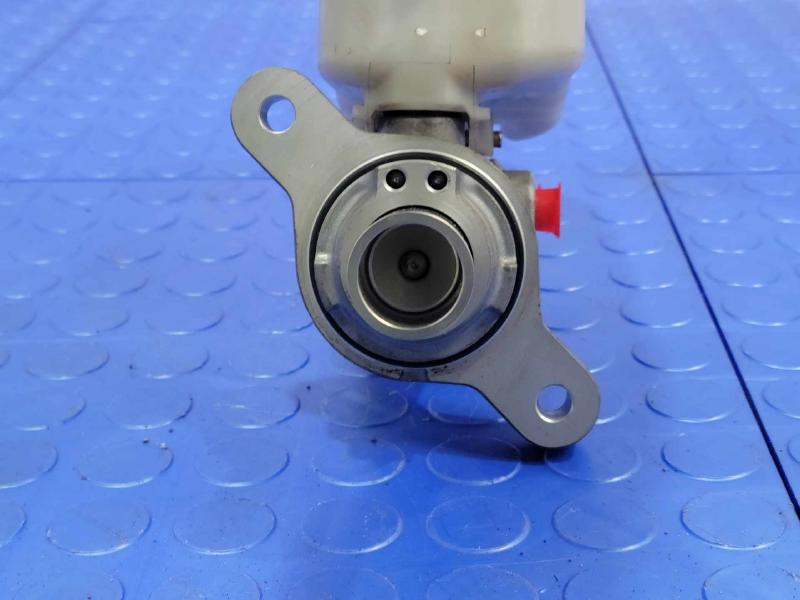 2015-2018 Jeep Cherokee Brake Master Cylinder Assembly Genuine OEM 68211881AD