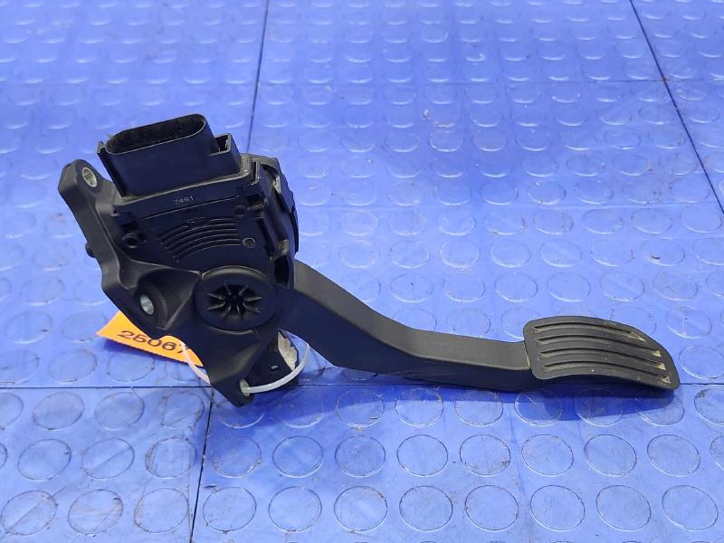 2010-2017 Volvo XC60 Accelerator Pedal Assembly Genuine OEM Part 31329062