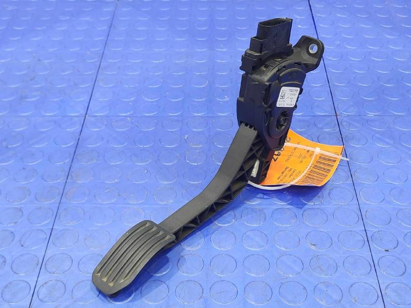 2010-2017 Volvo XC60 Accelerator Pedal Assembly Genuine OEM Part 31329062