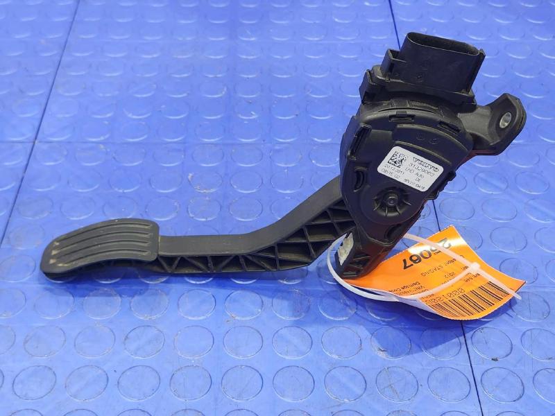 2010-2017 Volvo XC60 Accelerator Pedal Assembly Genuine OEM Part 31329062
