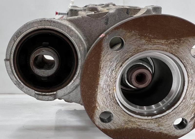 2005 - 2019 Nissan Frontier 4.0L Front Differential Carrier Assembly 3.36 Ratio OEM 38500EA300