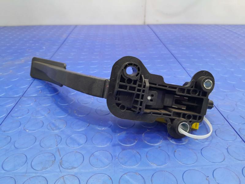 2009-2020 Dodge Journey Accelerator Pedal Assembly Genuine OEM 04891585AD