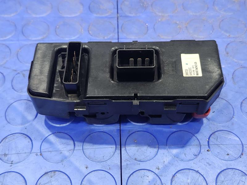2009 Chevrolet Malibu Door Switch Front