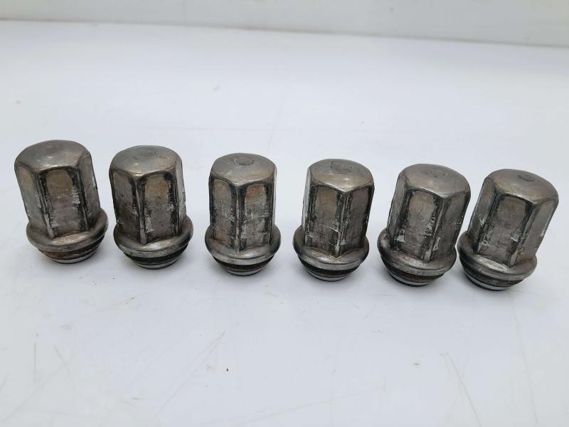 2013 Chevrolet Traverse Lug Nuts