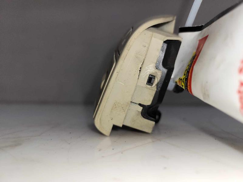 2009 - 2013 Volvo XC60 Steering Wheel Radio Controls (Beige) OEM 31318646